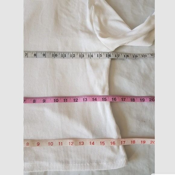 Old Navy Womens Blouse Size Medium Petite White Turtleneck Ribbed Sea Salt - Picture 11 of 13